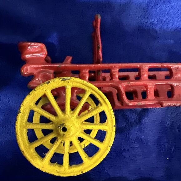 Vintage Cast Iron Horse Drawn Fire Truck Engine Wagon & 2 Horses Toy Two Pieces - Picture 9 of 16